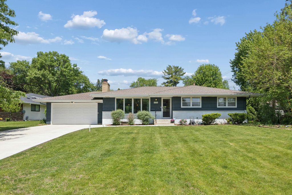 6204 Ashcroft Lane, Edina, MN 55424