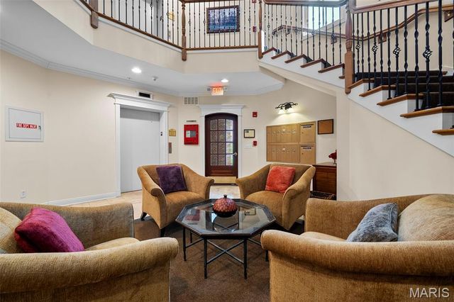 125 E Clinton Place 1C, Kirkwood, MO 63122