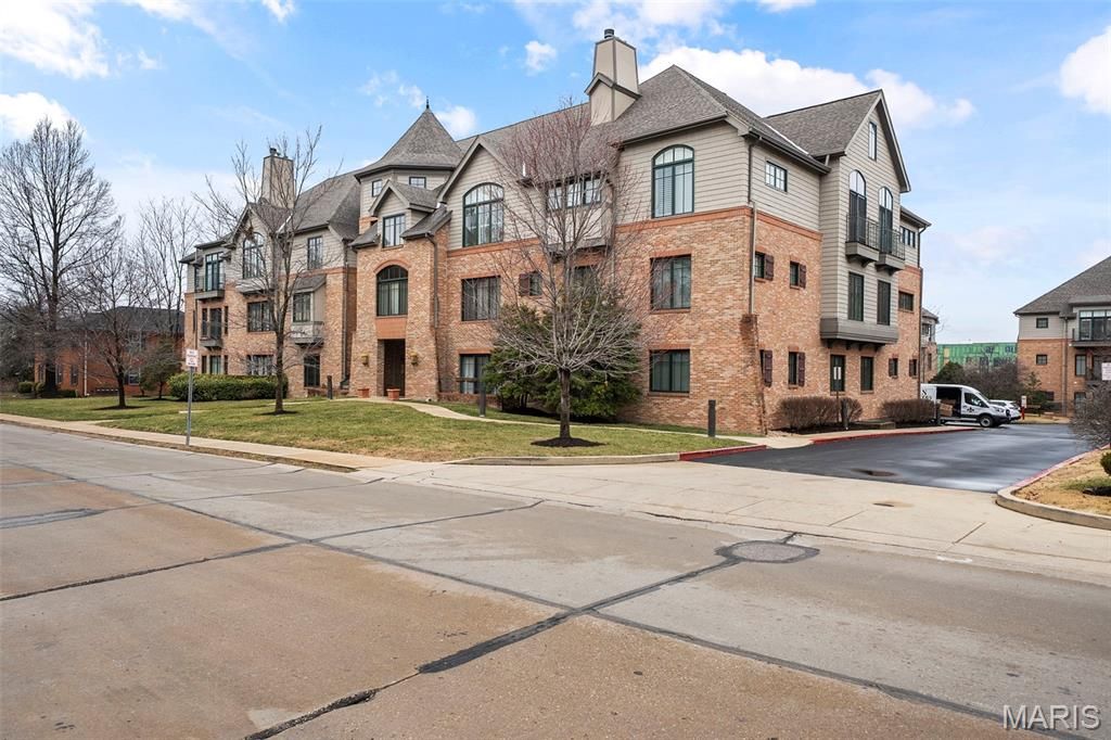 125 E Clinton Place 1C, Kirkwood, MO 63122