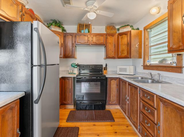 1225 Private Road 652, Sargent, TX 77414