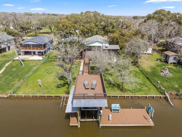 1225 Private Road 652, Sargent, TX 77414