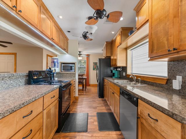 1225 Private Road 652, Sargent, TX 77414