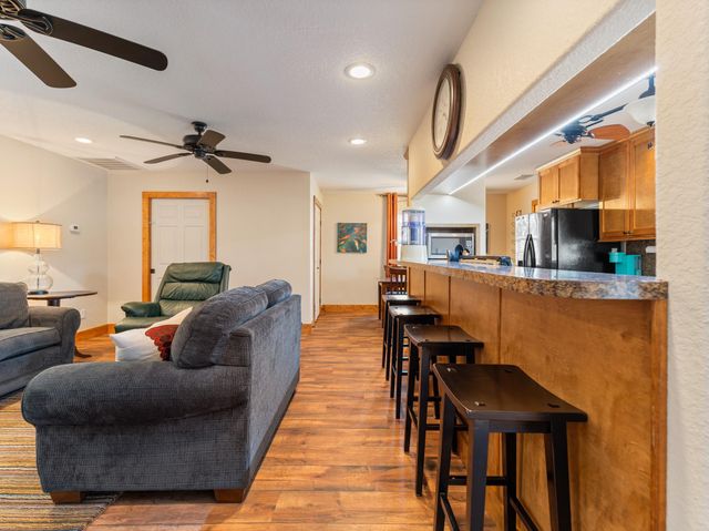 1225 Private Road 652, Sargent, TX 77414