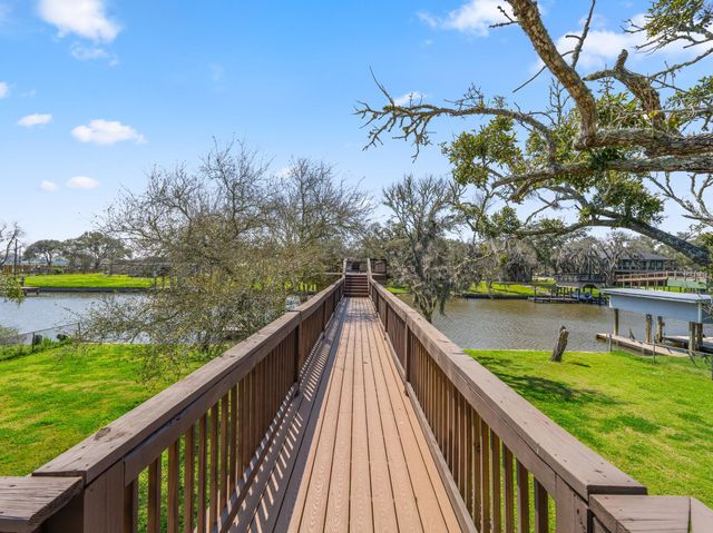 1225 Private Road 652, Sargent, TX 77414