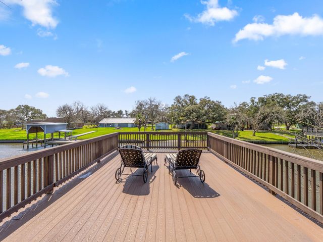 1225 Private Road 652, Sargent, TX 77414