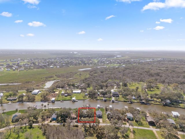 1225 Private Road 652, Sargent, TX 77414