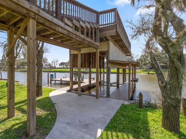 1225 Private Road 652, Sargent, TX 77414