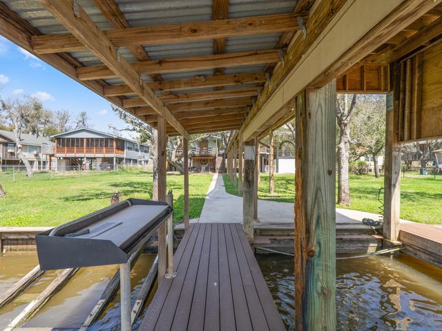 1225 Private Road 652, Sargent, TX 77414