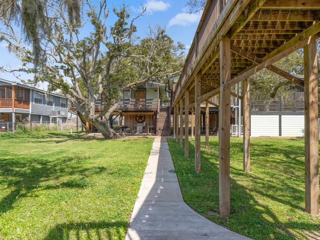 1225 Private Road 652, Sargent, TX 77414