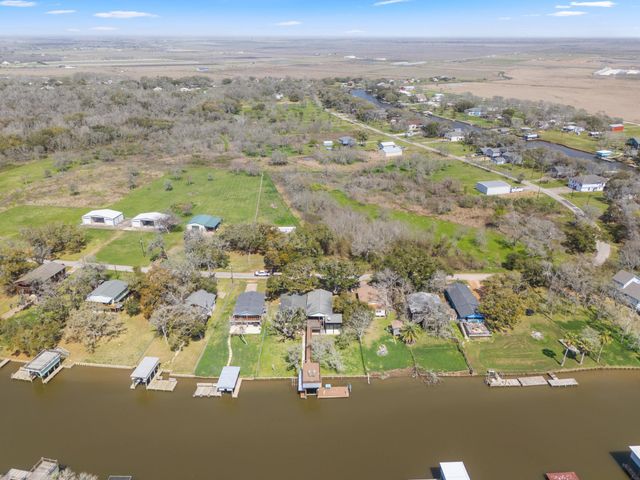 1225 Private Road 652, Sargent, TX 77414