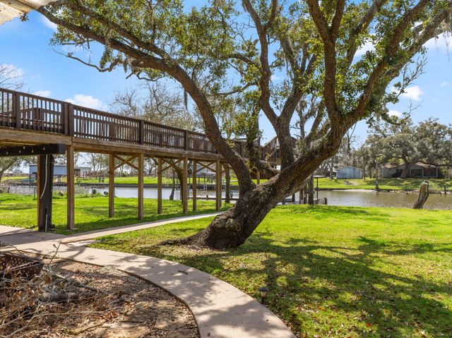 1225 Private Road 652, Sargent, TX 77414