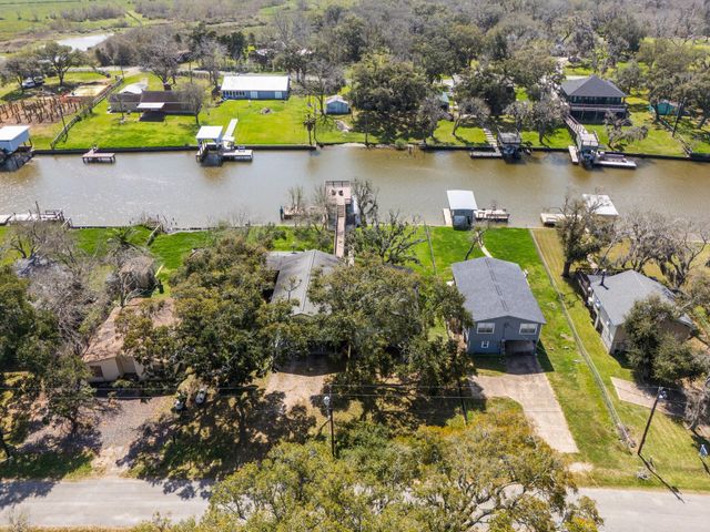 1225 Private Road 652, Sargent, TX 77414