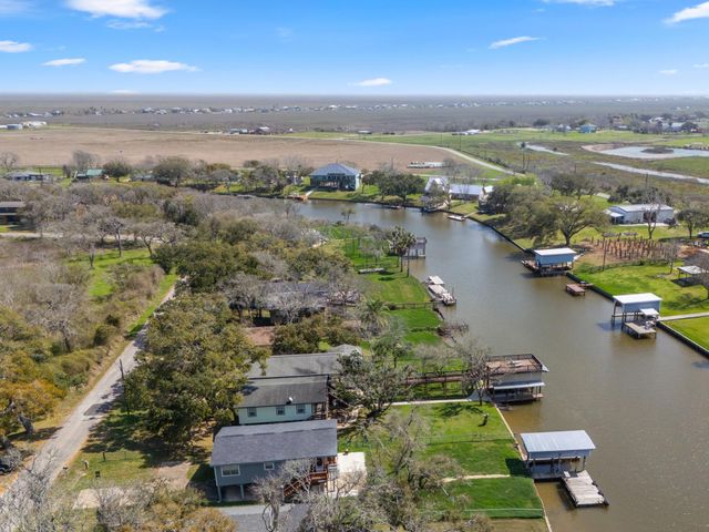 1225 Private Road 652, Sargent, TX 77414