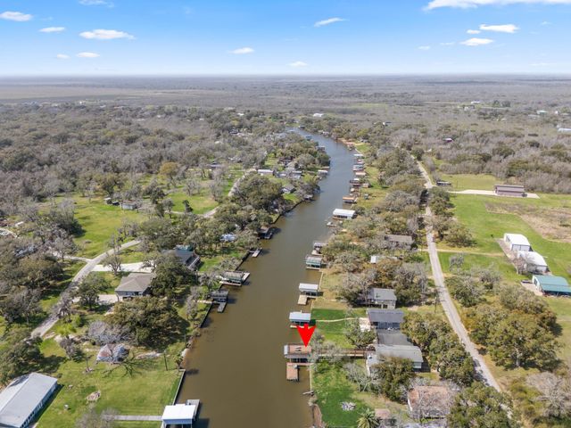 1225 Private Road 652, Sargent, TX 77414