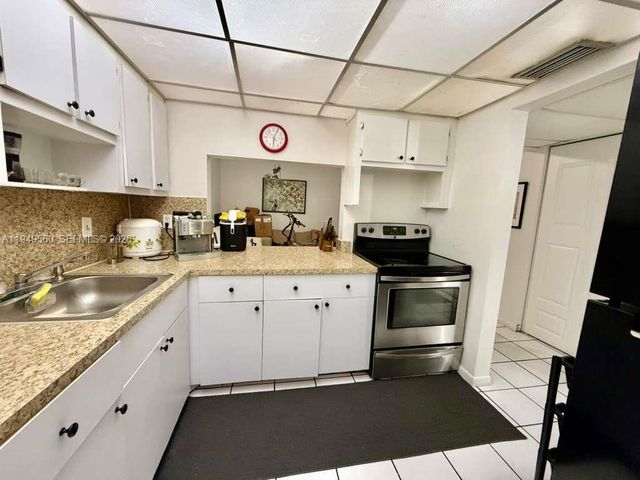 303 NE 187th St 725, Miami, FL 33179