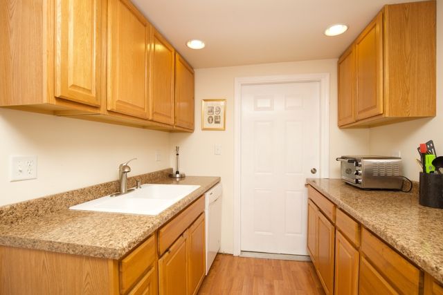 931 W NEWPORT Avenue GARDEN, Chicago, IL 60657