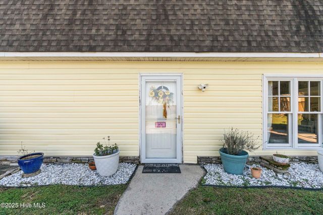 198 Jefferson Road, Lake Waccamaw, NC 28450