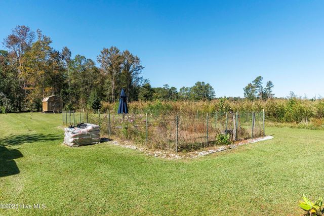 198 Jefferson Road, Lake Waccamaw, NC 28450