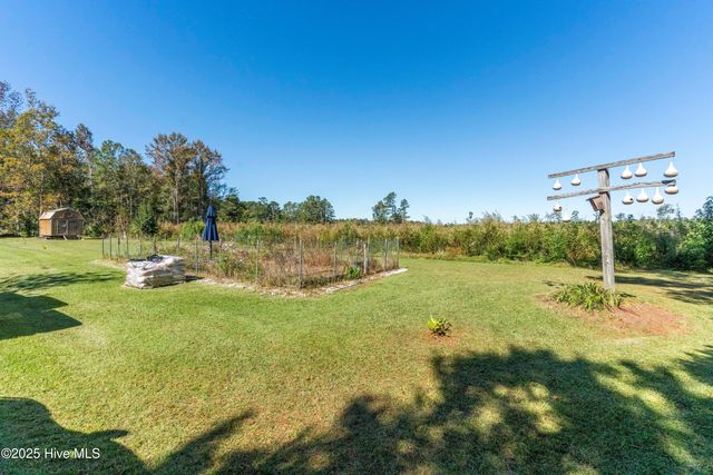 198 Jefferson Road, Lake Waccamaw, NC 28450