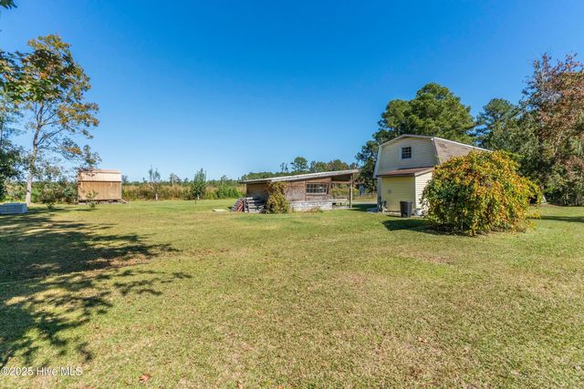 198 Jefferson Road, Lake Waccamaw, NC 28450