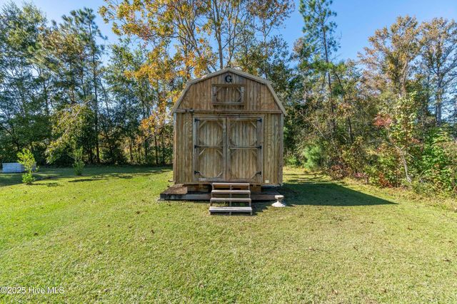 198 Jefferson Road, Lake Waccamaw, NC 28450