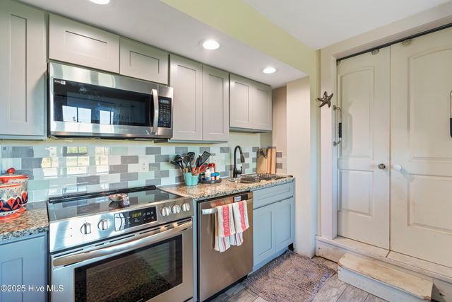 198 Jefferson Road, Lake Waccamaw, NC 28450