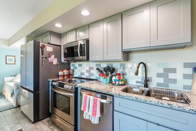 198 Jefferson Road, Lake Waccamaw, NC 28450