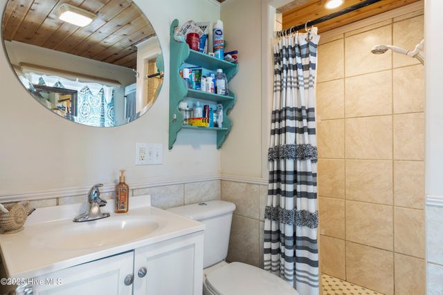 198 Jefferson Road, Lake Waccamaw, NC 28450