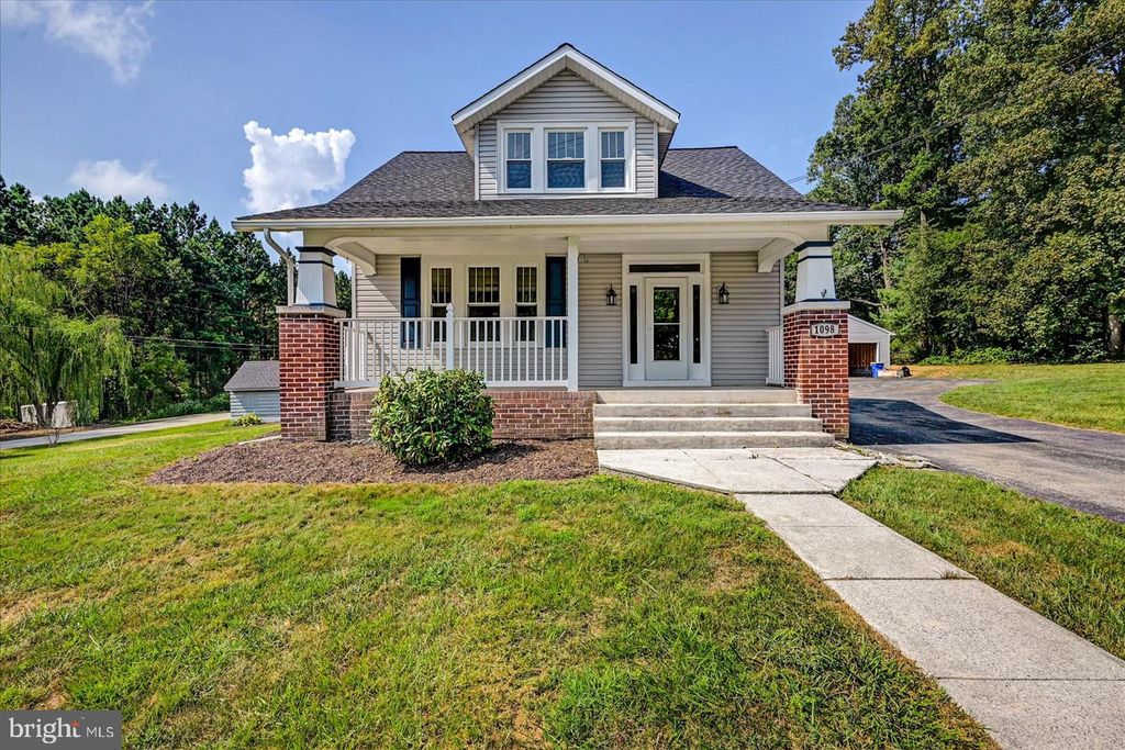 1098 PORTERS RD, Spring Grove, PA 17362