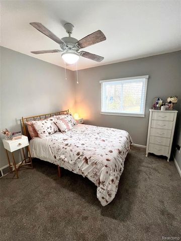 235 W Rutgers Avenue, Pontiac, MI 48340