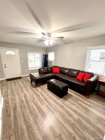 235 W Rutgers Avenue, Pontiac, MI 48340