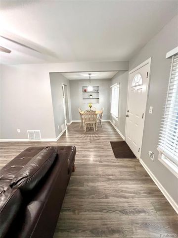 235 W Rutgers Avenue, Pontiac, MI 48340