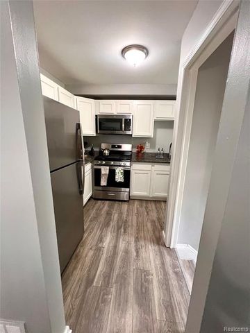 235 W Rutgers Avenue, Pontiac, MI 48340