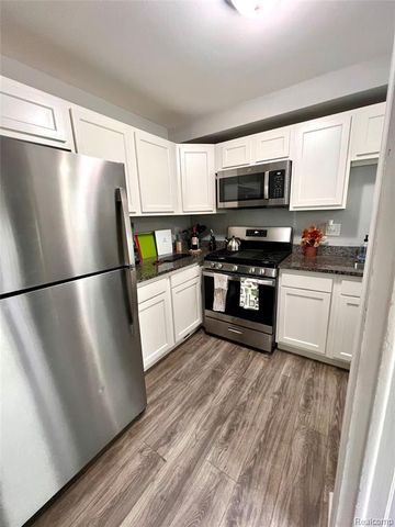 235 W Rutgers Avenue, Pontiac, MI 48340