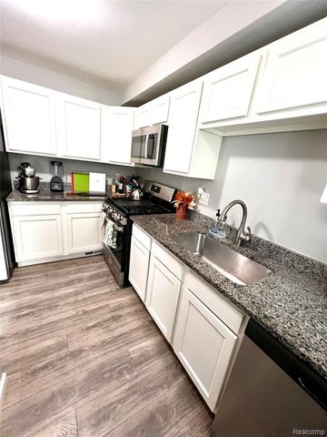 235 W Rutgers Avenue, Pontiac, MI 48340