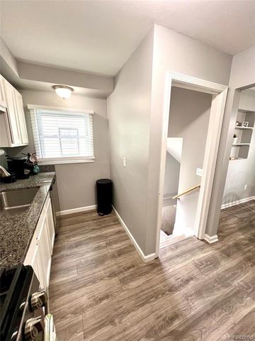 235 W Rutgers Avenue, Pontiac, MI 48340