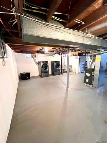 235 W Rutgers Avenue, Pontiac, MI 48340