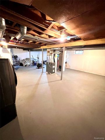 235 W Rutgers Avenue, Pontiac, MI 48340