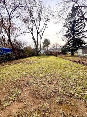 235 W Rutgers Avenue, Pontiac, MI 48340