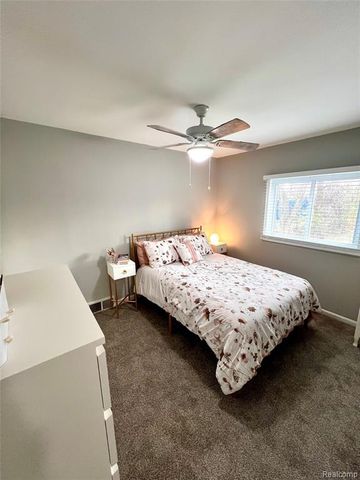 235 W Rutgers Avenue, Pontiac, MI 48340