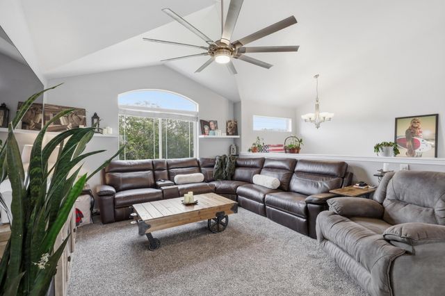 604 S McMillan Rd, Greenacres, WA 99016