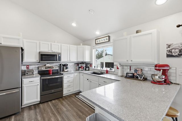 604 S McMillan Rd, Greenacres, WA 99016