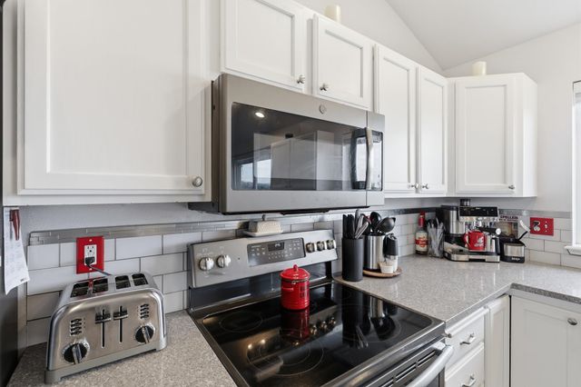 604 S McMillan Rd, Greenacres, WA 99016
