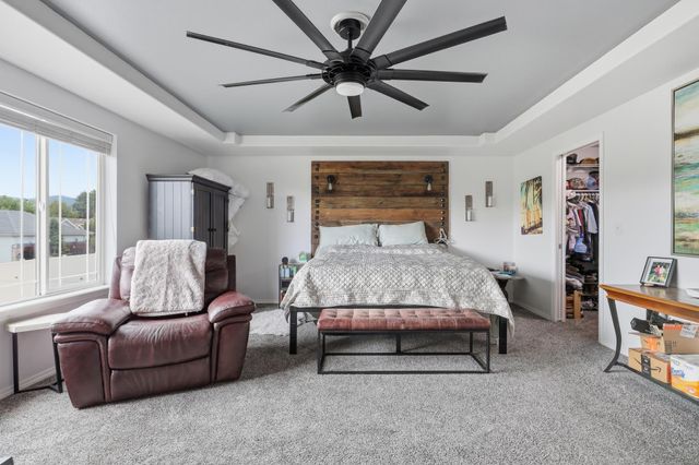 604 S McMillan Rd, Greenacres, WA 99016