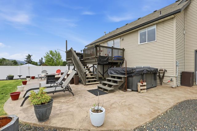 604 S McMillan Rd, Greenacres, WA 99016