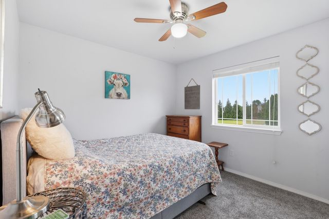 604 S McMillan Rd, Greenacres, WA 99016