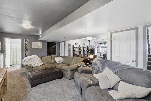 604 S McMillan Rd, Greenacres, WA 99016