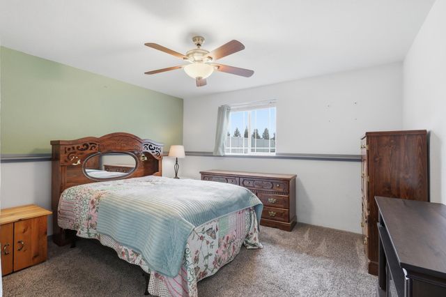 604 S McMillan Rd, Greenacres, WA 99016