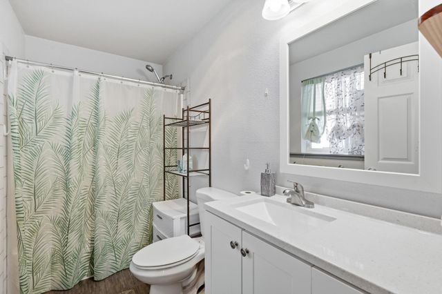 604 S McMillan Rd, Greenacres, WA 99016
