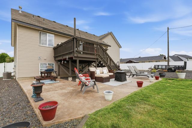604 S McMillan Rd, Greenacres, WA 99016